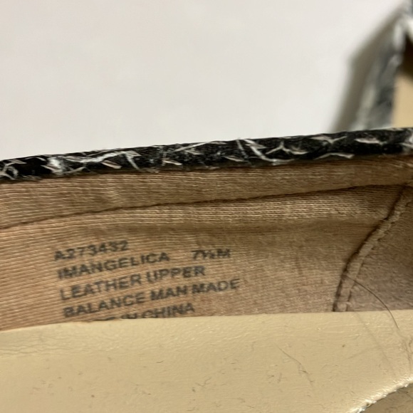 Isaac Mizrahi Live Size 7 1/2 M Black and White Loafer Shoe - Picture 10 of 10